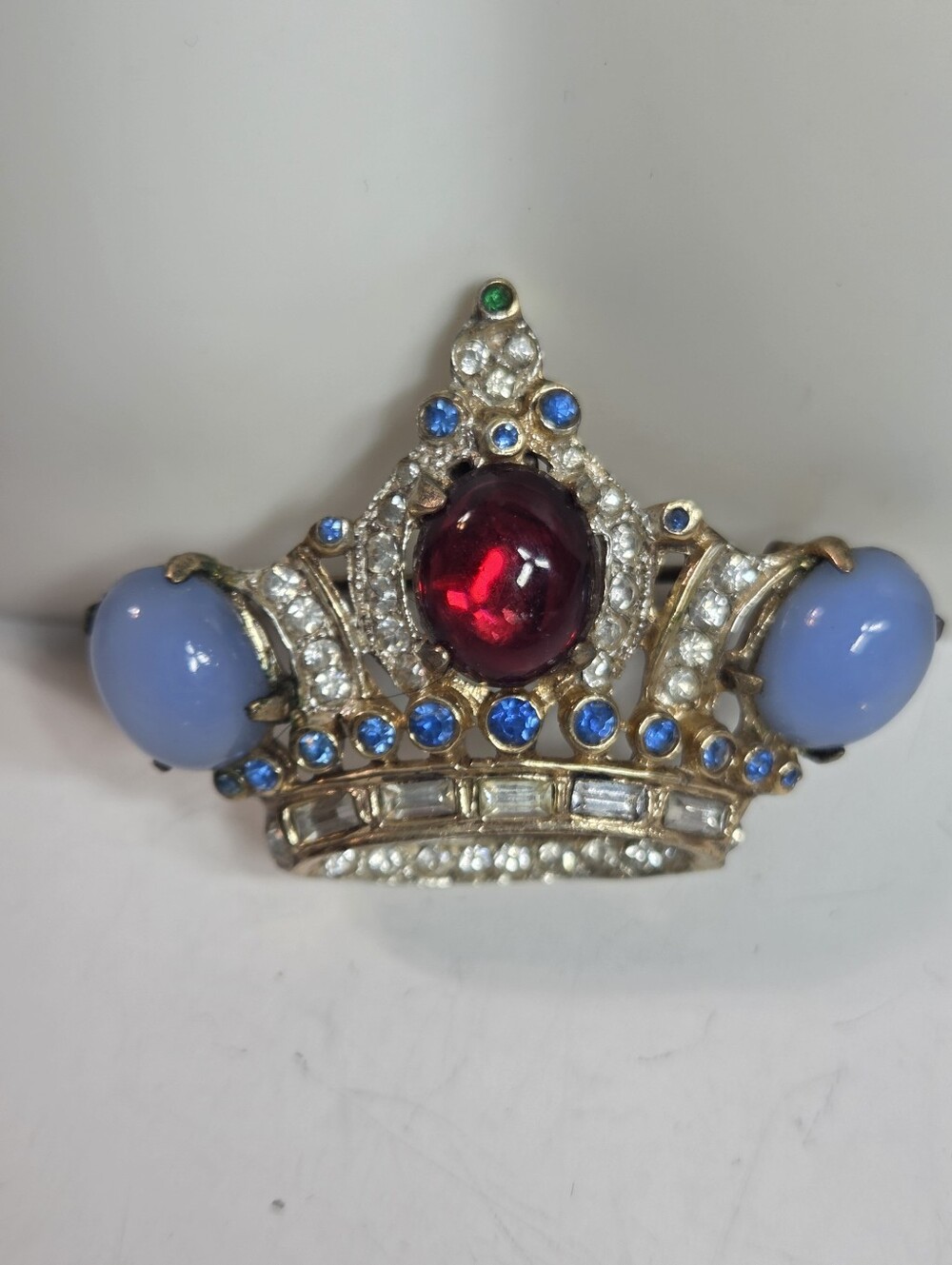 vtg pegasus coro blue red cabochon rhinestone crown brooch pin 50s gold tone